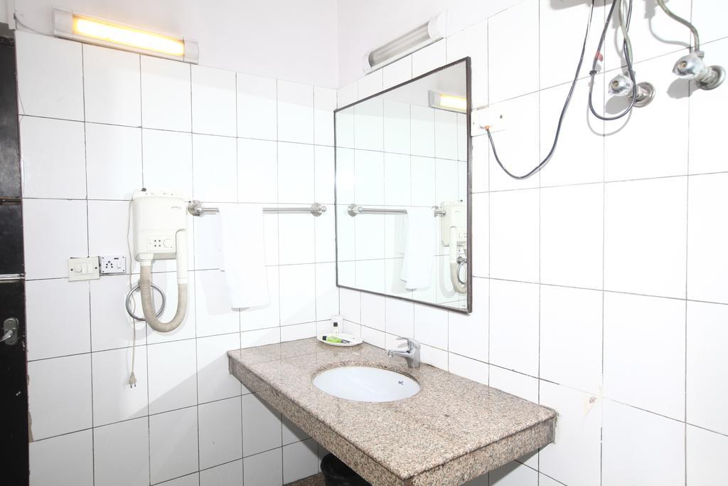 Oyo 358 Sarojini Nagar Hotel New Delhi Luaran gambar