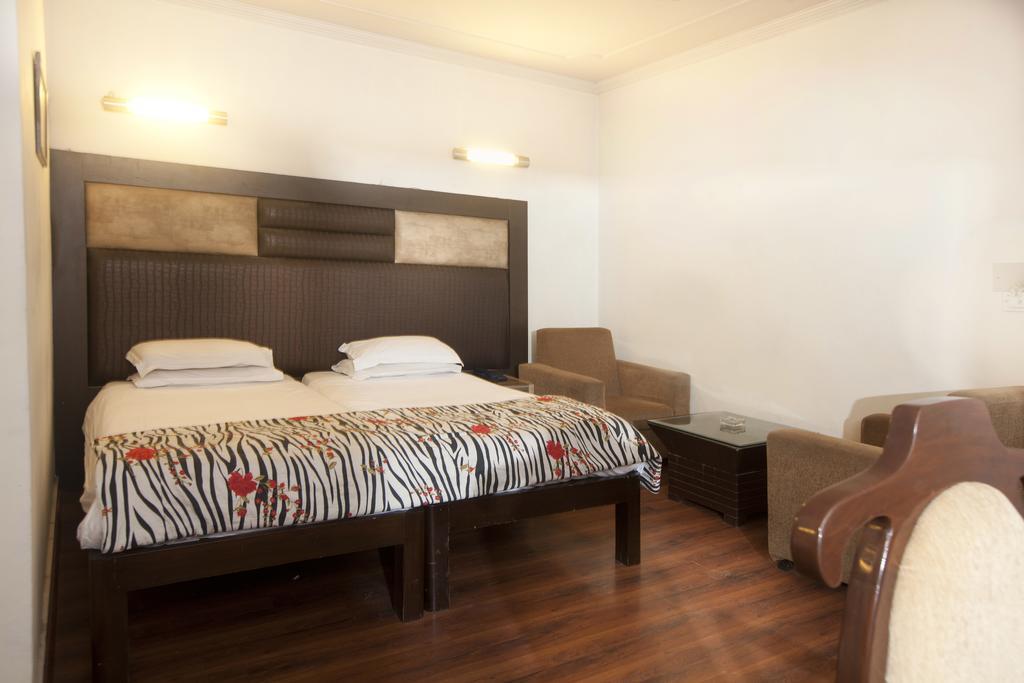 Oyo 358 Sarojini Nagar Hotel New Delhi Luaran gambar