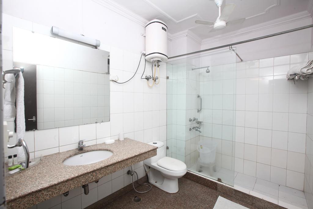 Oyo 358 Sarojini Nagar Hotel New Delhi Luaran gambar