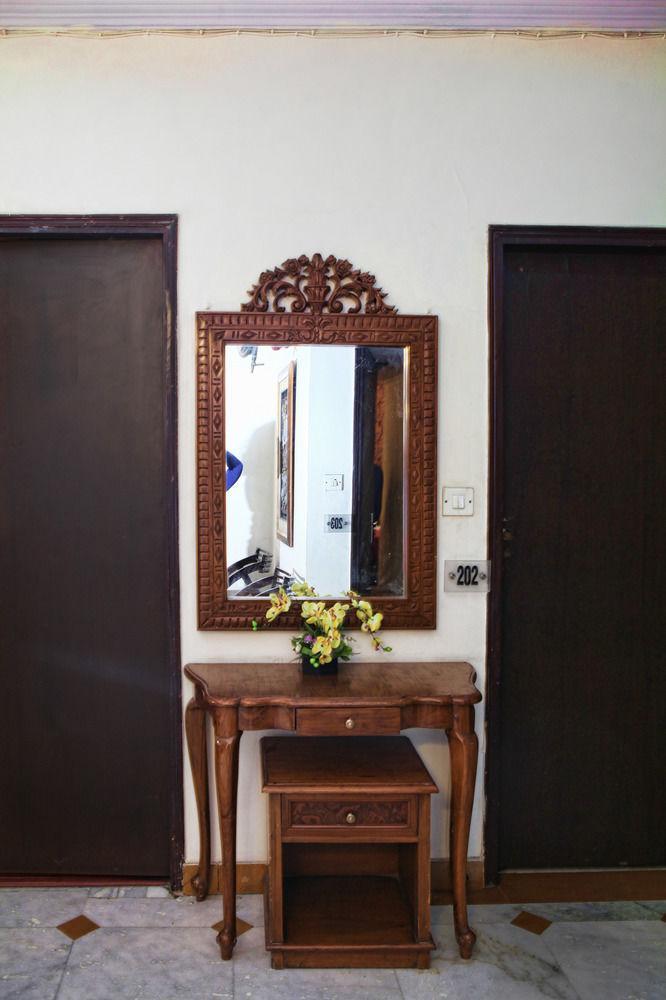 Oyo 358 Sarojini Nagar Hotel New Delhi Luaran gambar