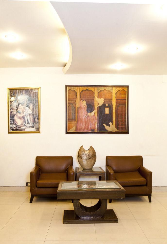 Oyo 358 Sarojini Nagar Hotel New Delhi Luaran gambar