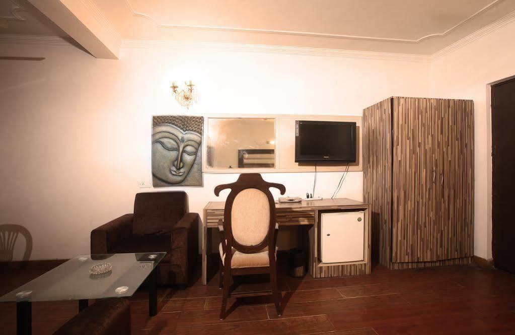 Oyo 358 Sarojini Nagar Hotel New Delhi Luaran gambar