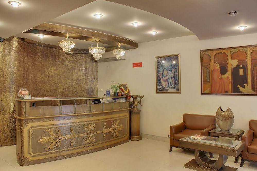 Oyo 358 Sarojini Nagar Hotel New Delhi Luaran gambar